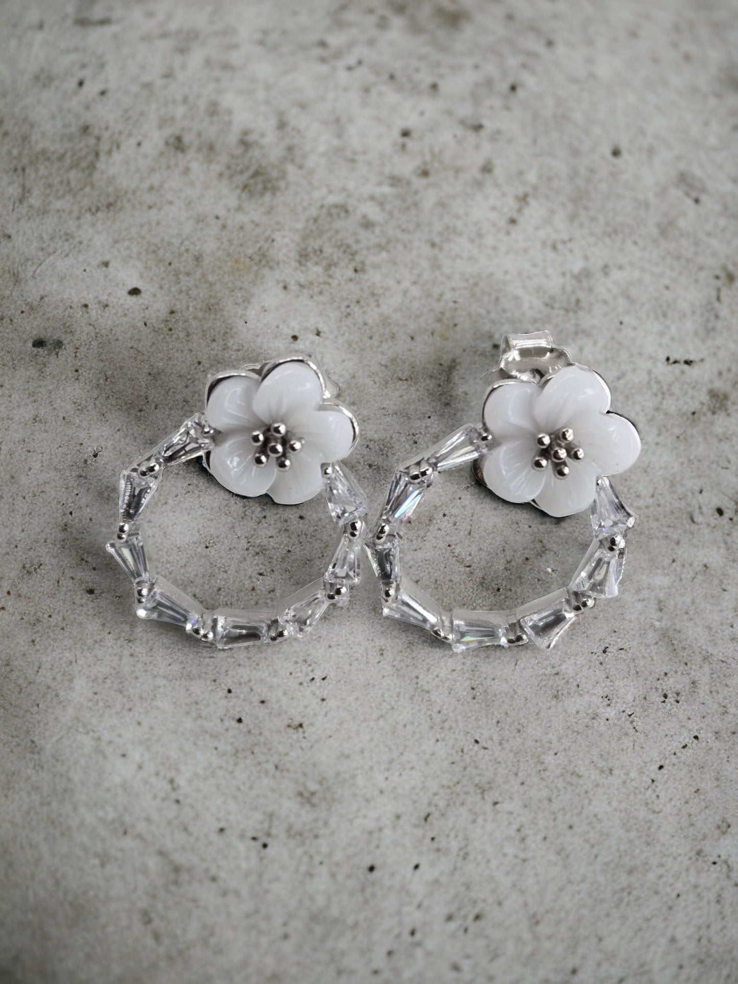 Earring Mother of Pearl flower Baguette