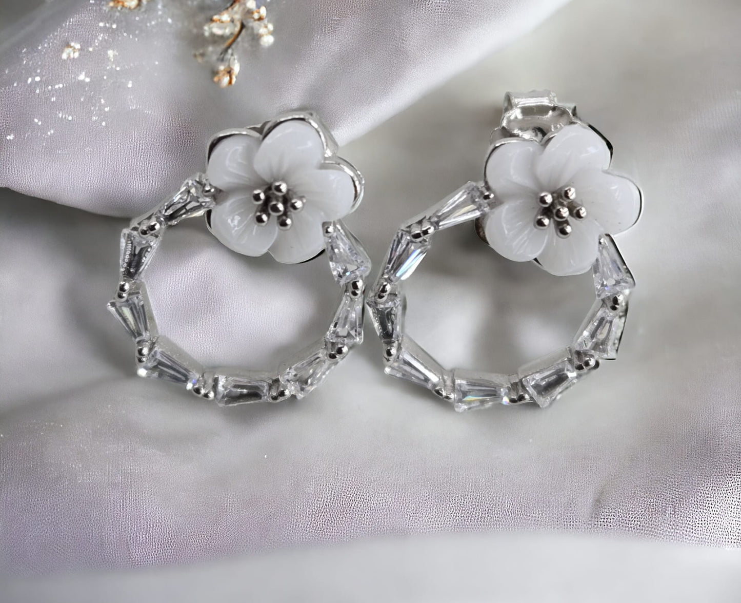Earring Mother of Pearl flower Baguette
