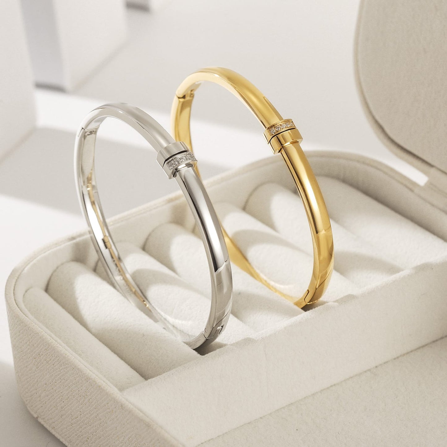 Bangle Classy  Zirconia Gold