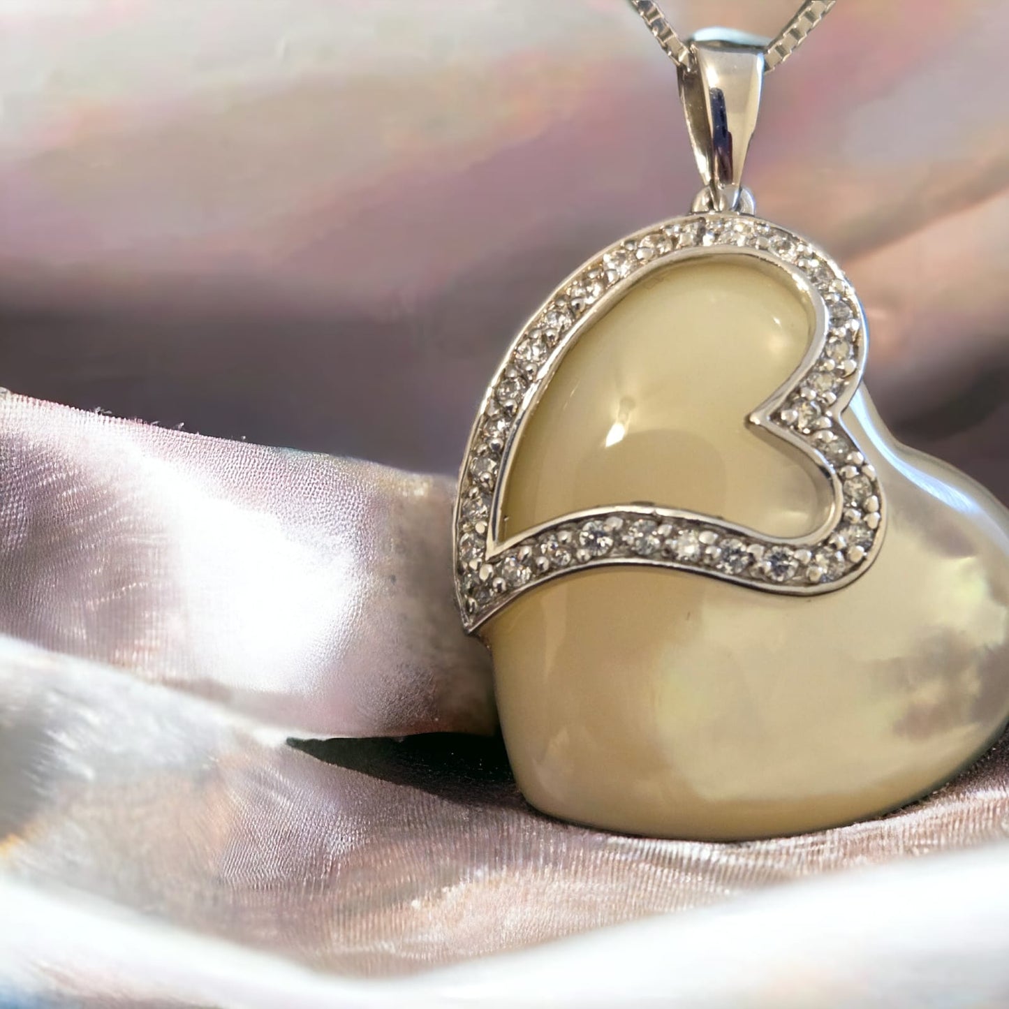 Mother of Pearl "HEARTS ON PEARL'