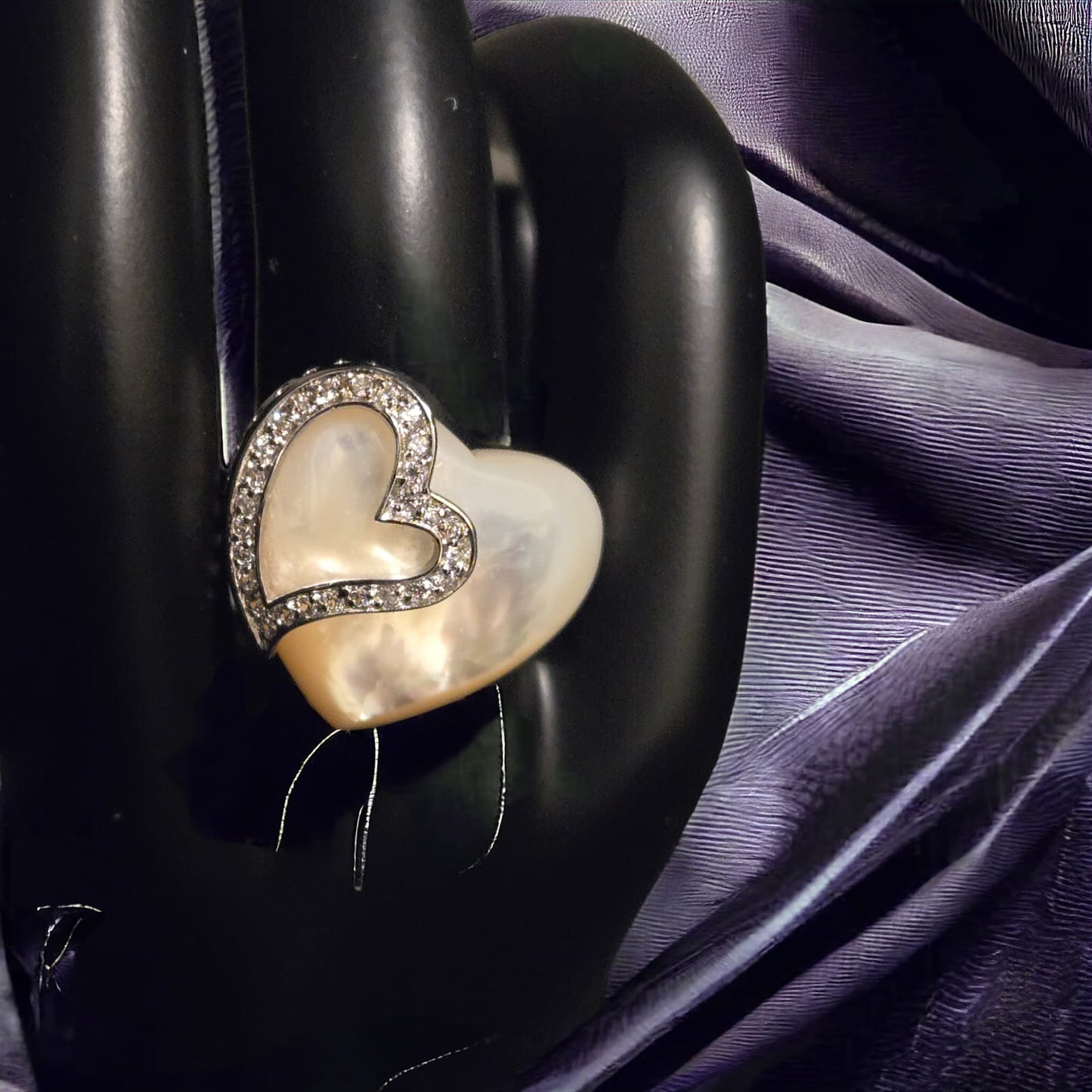 Mother Of Pearl Ring "HEARTS ON PEARL"