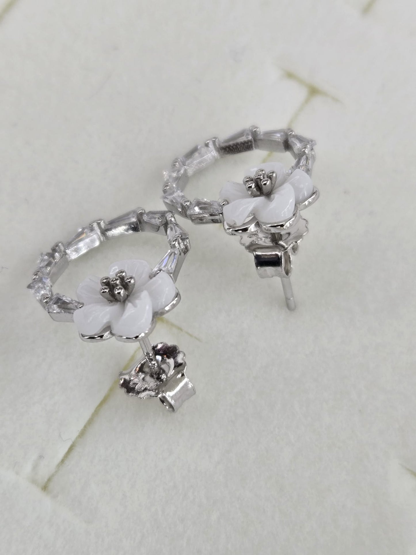 Earring Mother of Pearl flower Baguette